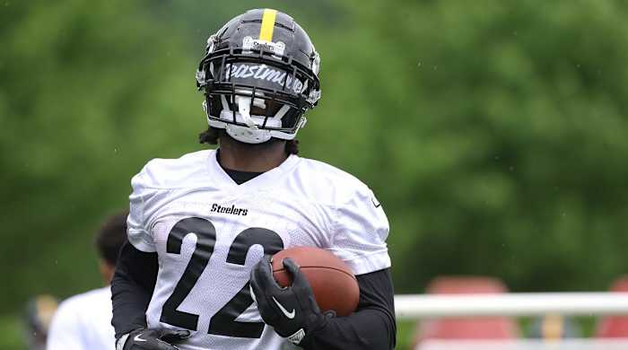 May 26, 2022; Pittsburgh, PA, USA; Pittsburgh Steelers running back Najee Harris (22) participates in organized team activities at UPMC Rooney Sports Complex.